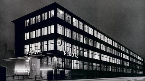 Hauptgebäude des Perutz-Werkes an der Kistlerhofstraße. Hier waren die Leitung, Prüfabteilungen, ein Kinosaal und die Werkskantine untergebracht.