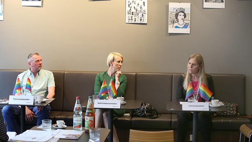 V.l.: Thomas Niederbühl, Katrin Habenschaden (Grüne) und Patricia Schüttler bei der Pressekonferenz im Sub.