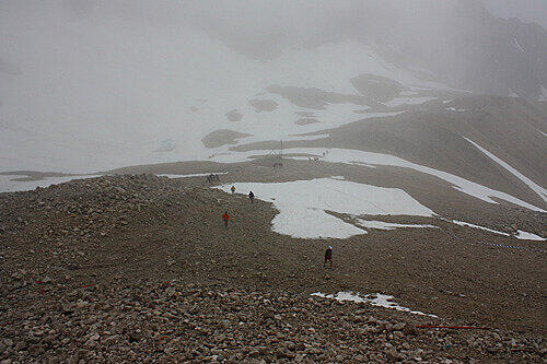 Zugspitze im dichten Nebel - der Reiz des Wetterumschwungs.