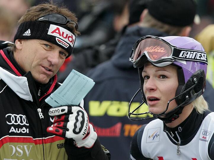 Maria Riesch im Gespräch mit Wolfgang Maier, dem Chef Alpin des Deutschen Skiverbandes.