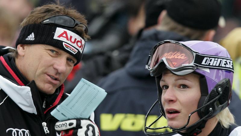 Maria Riesch im Gespräch mit Wolfgang Maier, dem Chef Alpin des Deutschen Skiverbandes. Maria Riesch im Gespräch mit Wolfgang Maier, dem Chef Alpin des Deutschen Skiverbandes.