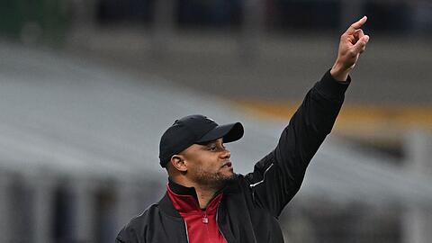 Trainer Vincent Kompany richtete den Blick noch in der Nacht nach vorne.