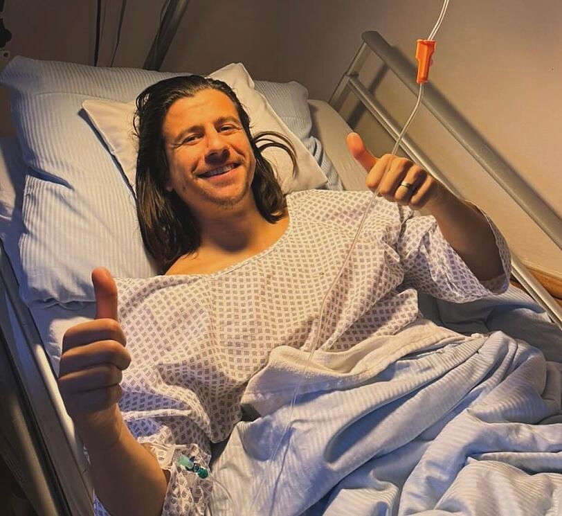 Lächelt schon wieder: Tunay Deniz nach seiner Knie-Op. Lächelt schon wieder: Tunay Deniz nach seiner Knie-Op.