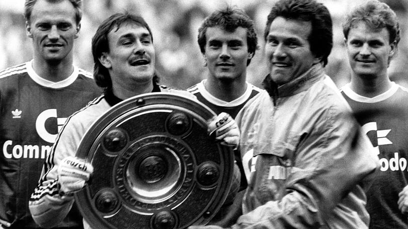 Erstmals betreute Jupp Heynckes von 1987 bis 1991 den FC Bayern München. 1989 (Bild) und 1990 führte er die Roten zum Meistertitel.