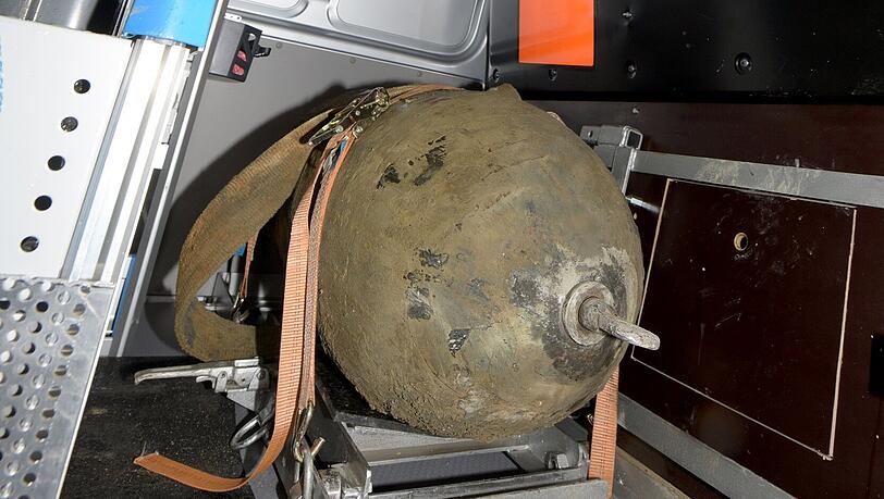Neu-Ulm kann aufatmen. Bereits zum dritten Mal innerhalb kürzester Zeit wurde eine Fliegerbombe erfolgreich entschärft. Neu-Ulm kann aufatmen. Bereits zum dritten Mal innerhalb kürzester Zeit wurde eine Fliegerbombe erfolgreich entschärft.