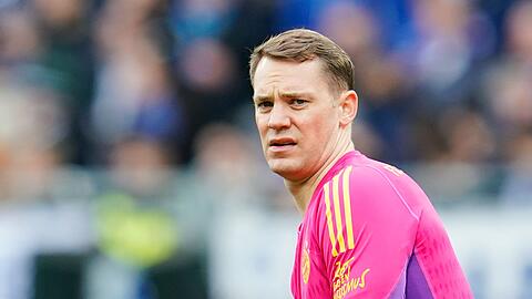 Torhüter Manuel Neuer von München blickt skeptisch.