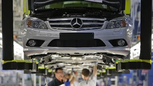 Produktion bei Daimler: Auf die Mitarbeiter kommen harte Zeiten zu. Produktion bei Daimler: Auf die Mitarbeiter kommen harte Zeiten zu.
