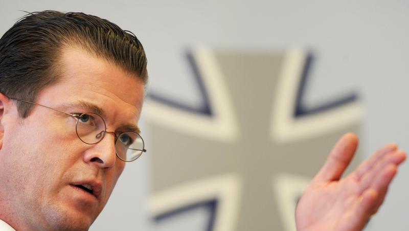 Gleich drei Affären in der Bundeswehr belasten derzeit den Verteidigungsminister zu Guttenberg. Gleich drei Affären in der Bundeswehr belasten derzeit den Verteidigungsminister zu Guttenberg.