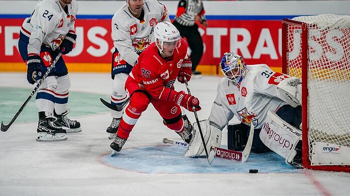 Sieggarant: Goalie Mathias Niederberger (r.) pariert gegen Rapperswils Tyler Moy.