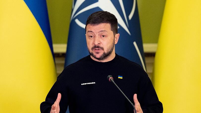 Der ukrainische Präsident Wolodymyr Selenskyj hat erneut den Beitritt seines Landes in die Nato gefordert. Der ukrainische Präsident Wolodymyr Selenskyj hat erneut den Beitritt seines Landes in die Nato gefordert.