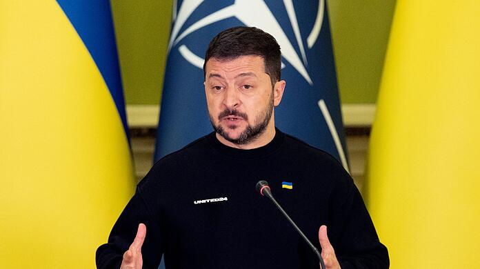 Der ukrainische Präsident Wolodymyr Selenskyj hat erneut den Beitritt seines Landes in die Nato gefordert.