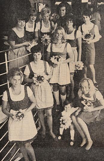 Die Bayern-Damen, 1969 von der AZ und Lodenfrey eingekleidet (von links oben): Anni Kupferschmidt, Renate Starek, Helma Ohlhauser, Agnes Maier, Uschi Müller, Margit Kaufmann, Inge Brenninger, Hannelore Schrott, Anneliese Pumm, Monika Olk.