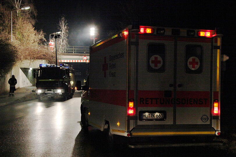 Die Feuerwehr evakuierte die Fahrgäste. Die Bilder vom Einsatzort.