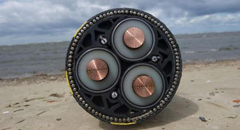 Ein Seekabel vor der Verlegung: Angeblich interessieren sich russische U-Boote für die wichtigen internationalen Datenkabel.