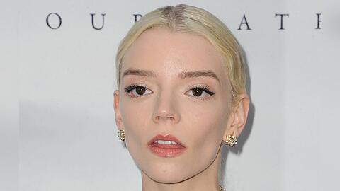 Anya Taylor-Joy ist für ihre Porzellanhaut bekannt.