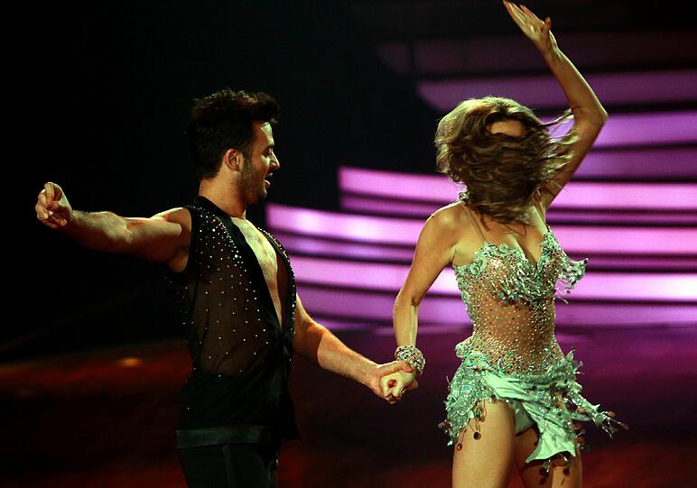 Zusammen mit ihrem Tanzpartner Stefano Terrazzino legt sie eine sexy Sohle auf's Parkett...