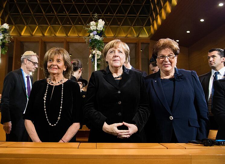 Angela Merkel bekam am Mittwoch die Ohel-Jakob-Medaille in Gold überreicht - die höchste Auszeichnung der israelitichen Kultusgemeinde.