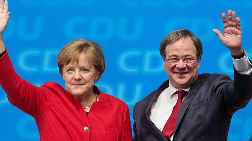 Für Angela Merkel bedeutet der dritte Erfolg der CDU in diesem Jahr starken Rückenwind. Neben einer großen Koalition unter Führung von Armin Laschet ist in NRW auch eine schwarz-gelbe Koalition denkbar.