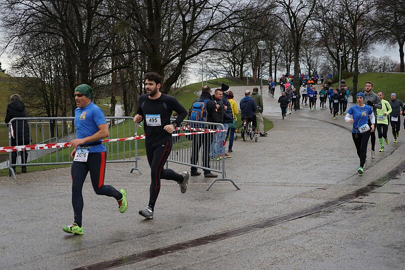 Noch einmal einen Winterlauf mit rund 1000 Teilnehmern gab es am Samstag im Olympiapark. Hier die besten Bilder.