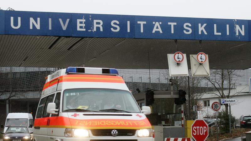 Im Universitätsklinikum Bonn ist eine Frau ohne schwere Vorerkrankungen an der Schweinegrippe gestorben (Archiv). Im Universitätsklinikum Bonn ist eine Frau ohne schwere Vorerkrankungen an der Schweinegrippe gestorben (Archiv).
