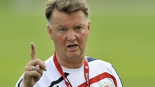 Bester Laune nach dem 1:0 im Halbfinale gegen Lyon: Bayern-Coach Louis van Gaal. Bester Laune nach dem 1:0 im Halbfinale gegen Lyon: Bayern-Coach Louis van Gaal.