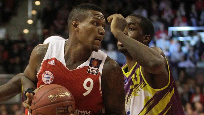 Deon Thompson (l.) vom FC Bayern Basketball im Spiel gegen Phoenix Hagen. Deon Thompson (l.) vom FC Bayern Basketball im Spiel gegen Phoenix Hagen.