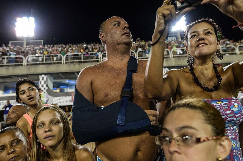 In Rio de Janeiro, der Karneval-Stadt schlechthin, sind die Leute aus dem Häuschen. Kaum zu glauben dass diese Bilder von einer Probe stammen.