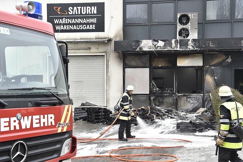 Einsatz im OEZ: Bei Saturn ist ein Feuer ausgebrochen.