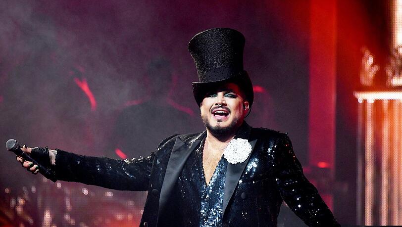 Sänger Adam Lambert im vollen Glamour-Ornat. Sänger Adam Lambert im vollen Glamour-Ornat.