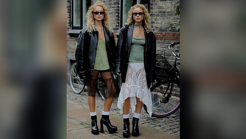 Die Influencer-Zwillinge Idunn und Sofie Vollan bei der Stine Goya Spring-Summer 2024 Show in Kopenhagen in transparenten Röcken. Die Influencer-Zwillinge Idunn und Sofie Vollan bei der Stine Goya Spring-Summer 2024 Show in Kopenhagen in transparenten Röcken.