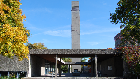 St. Mauritius (gebaut 1966/67) in Moosach ist ein Baudenkmal.