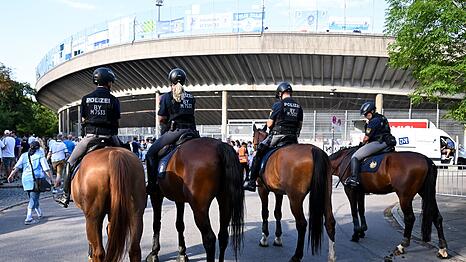 Das Stadtduell wird von einem massiven Polizeiaufgebot begleitet. (Archivbild)