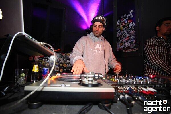 Das Wochenende beginnt am "Mixwoch": Der Slogan des Crux ging wieder einmal auf. Der "Mixwoch" war die heißeste Party am Mittwoch. Noch mehr Fotos auf: