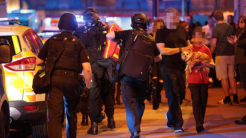 Mindestens 19 Tote nach Explosion bei Ariana-Grande-Konzert. Die ersten Bilder vom Ort des mutmaßlichen Terroranschlags.