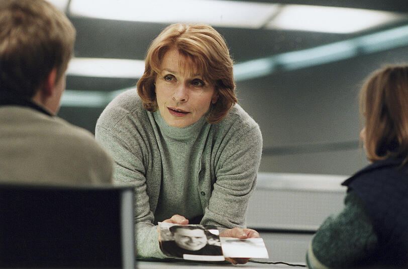 Senta Berger als Eva Maria Prohacek in ihrem ersten Fall 2002.