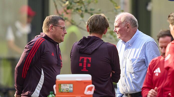Die Sommertransfer-Bilanz von Max Eberl (l.) und Christoph Freund (Mitte) fällt gemischt aus - auch, weil Klub-Patron Uli Hoeneß sich zwischendurch einschaltete.