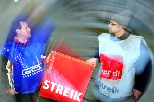 Am Wochenende ging's rund: Nach langen Verhandlungen haben sich die Tarifpartner geeinigt. Der  große Streik ist zunächst abgeblasen.