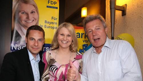 Nadja Hirsch mit Münchens FDP-Chef Rainer Stinner (re.) und Daniel Volk. Nadja Hirsch mit Münchens FDP-Chef Rainer Stinner (re.) und Daniel Volk.