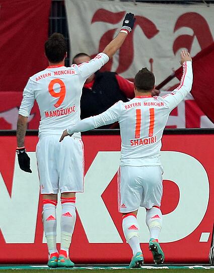 12. Spieltag, 1. FC Nürnberg - FC Bayern 1:1: Erster Punktverlust auswärts - mit zwei Aufregern! Erst wird Mandzukic sein Torjubel als Grußgeste an einen Kroaten-General ausgelegt, dann patzt Neuer beim Gegentor.