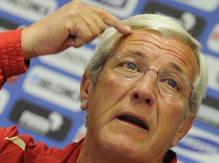 Weltmeister-Trainer Marcello Lippi trainiert Guangzhou Evergrande.