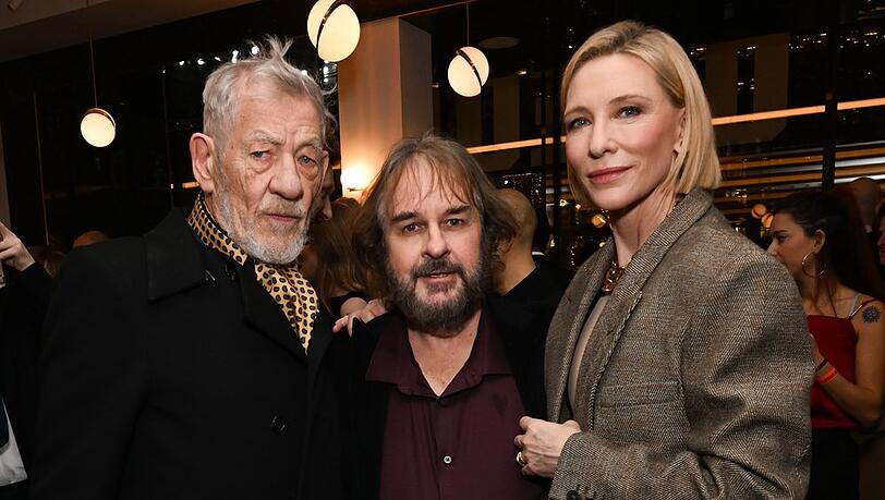Umgeben von Gandalf und Galadriel: Peter Jackson mit Ian McKellen und Cate Blanchett.