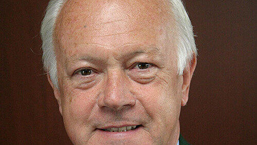 Hans-Peter Uhl: Der CSU-Bundestagsabgeordnete (66) war bis 1998 Kreisverwaltungsreferent vonMünchen und zuständig für Ausländer Hans-Peter Uhl: Der CSU-Bundestagsabgeordnete (66) war bis 1998 Kreisverwaltungsreferent vonMünchen und zuständig für Ausländer