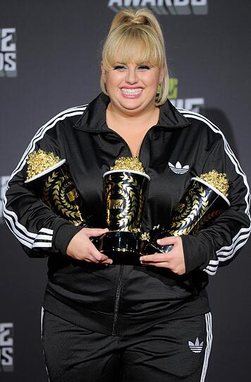 Weiter Fotos von dem MTV Movie Awards: Gastgeberin Rebel Wilson