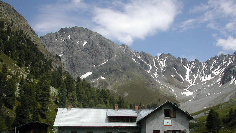 Die Verpeilhütte in Tirol - dahinter der Westliche Sonnenkögel (3008 m), rechts das Verpeiljoch (2825 m). Hier war die Allgäuerin wandern. Die Verpeilhütte in Tirol - dahinter der Westliche Sonnenkögel (3008 m), rechts das Verpeiljoch (2825 m). Hier war die Allgäuerin wandern.