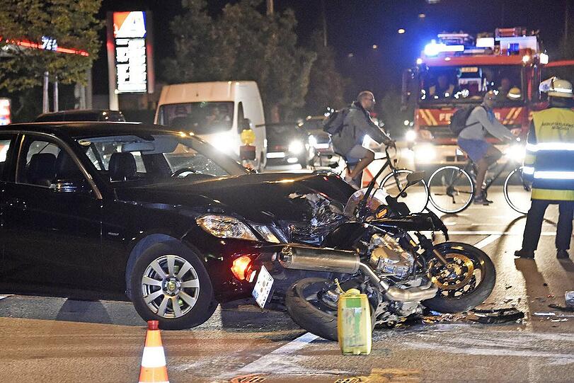 Bei dem Unfall wurde der Motorradfahrer schwer verletzt.