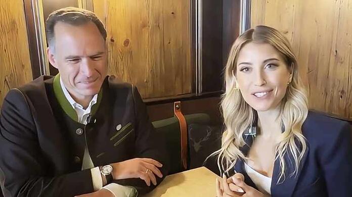 Cathy Hummels im Gespräch mit Wiesn-Wirt Peter Inselkammer.