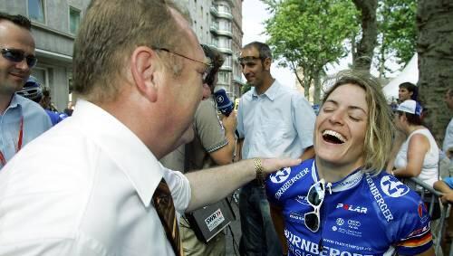 Sie prägten die Equipe über lange Jahre: Weltmeisterin Regina Schleicher und General-Manager Herbert Oppelt, der seinen Star am Sonntag in den Ruhestand verabschiedet. Sie prägten die Equipe über lange Jahre: Weltmeisterin Regina Schleicher und General-Manager Herbert Oppelt, der seinen Star am Sonntag in den Ruhestand verabschiedet.