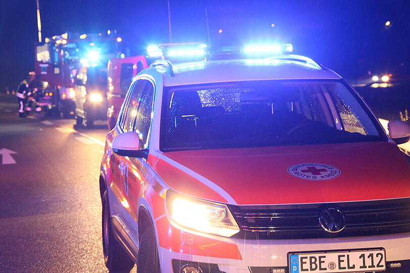 7-jähriges Kind stirbt bei schwerem Verkehrsunfall auf der B304 Ebersberg.