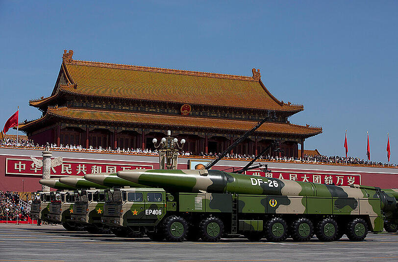 Bei der größten Militärparade seiner Geschichte hat China seine neuen Superwaffen präsentiert.