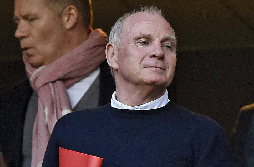 Er sah zwar keinen Sieg, erlebte aber den Halbfinal-Einzug seines FC Bayern live mit: Uli Hoeneß beim 2:2 in Lissabon.